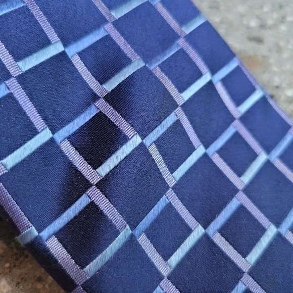 3/$20 - BCBG Attitude 100% Silk Tie - Picture 2 of 3
